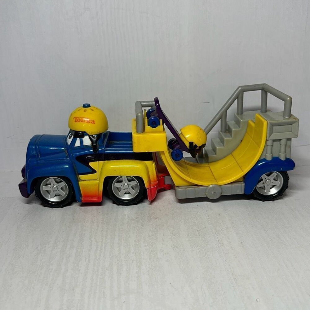 TONKA Tow Truck 2000 Hasbro Talking Haulers Toy Lil‎ Chuck Skateboard Ramp